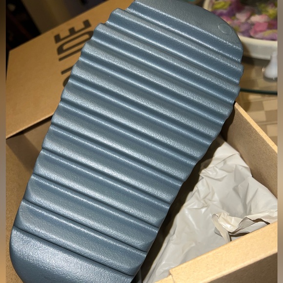 Yeezy Slides Slate Marine Sz 5M New!!! - Picture 6 of 7